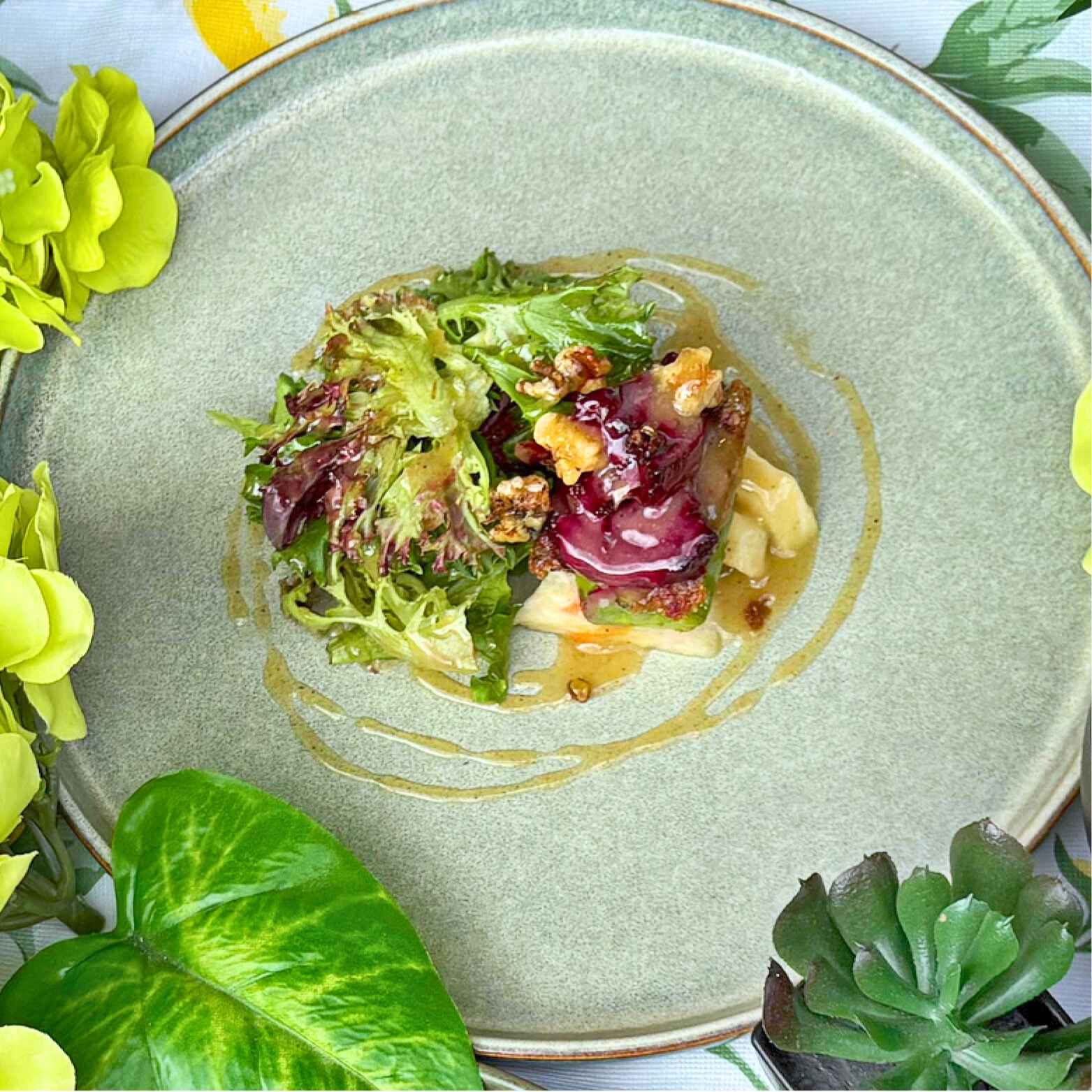 earth-root-sacha-inchi-salad